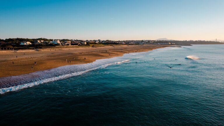 Vue sur la plage de la Madrague à Anglet